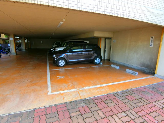 エクセランス福田の駐車場