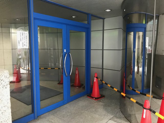 宮坂甲斐路ビルのエントランス