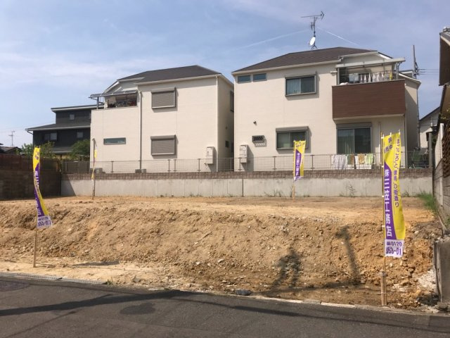 グラッド・タウン東香里園町の前面道路含む現地写真