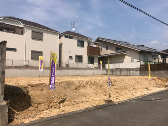 グラッド・タウン東香里園町の前面道路含む現地写真