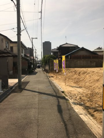 グラッド・タウン東香里園町の前面道路含む現地写真|■駅直結の香里園タワーも見えますね■