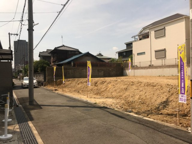 グラッド・タウン東香里園町の前面道路含む現地写真