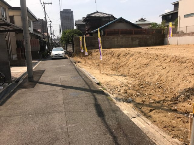 グラッド・タウン東香里園町の前面道路含む現地写真