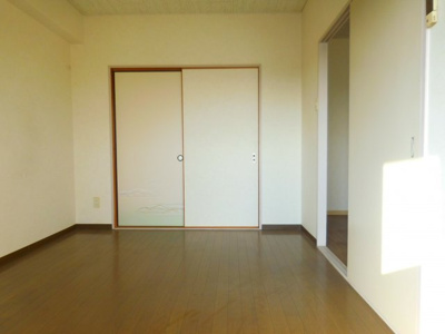 【洋室】 | メゾンソレイユ