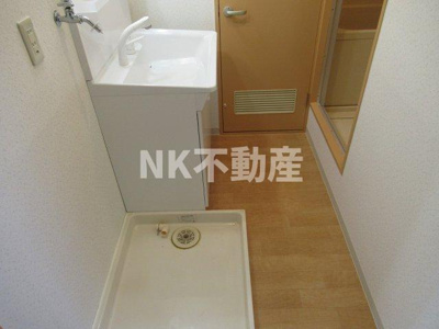 【洗面所】 | サンハイツ大和Ⅰ（若江岩田賃貸） | 明るい洗面所です
