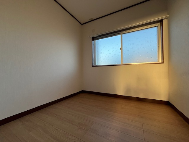末広マンションの洋室