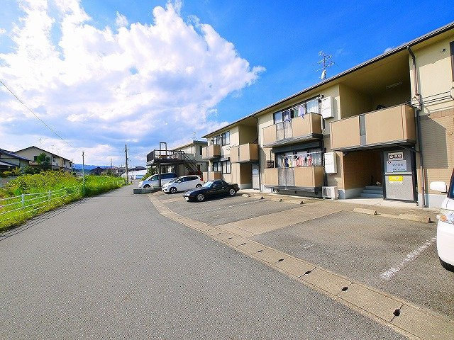 プラムハイツの駐車場|駐車場完備です