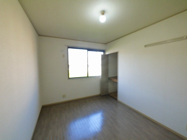 プラムハイツの寝室|開放的な寝室です