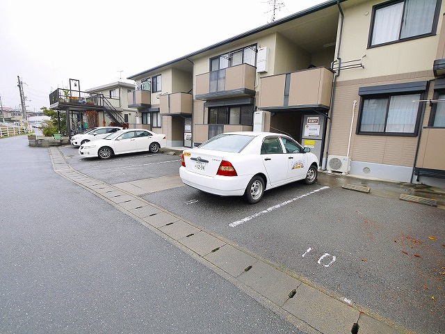 プラムハイツの駐車場