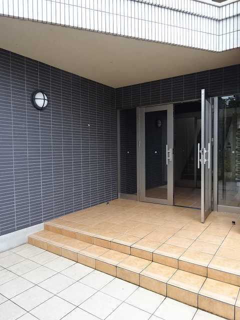 ジェルメＢのエントランス