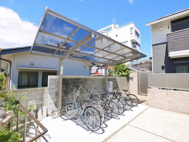 フォレストメゾンならまちのその他共用部分|ゆったりとした駐輪スペース。