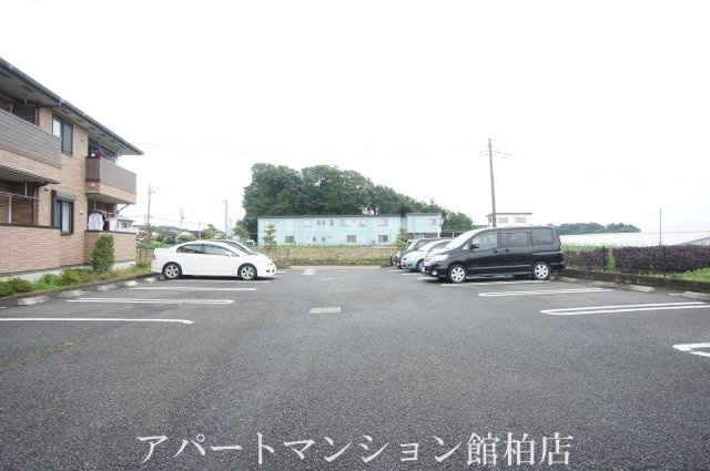 ラ　ポワールⅡの駐車場