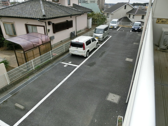 ワコーハイツAの駐車場