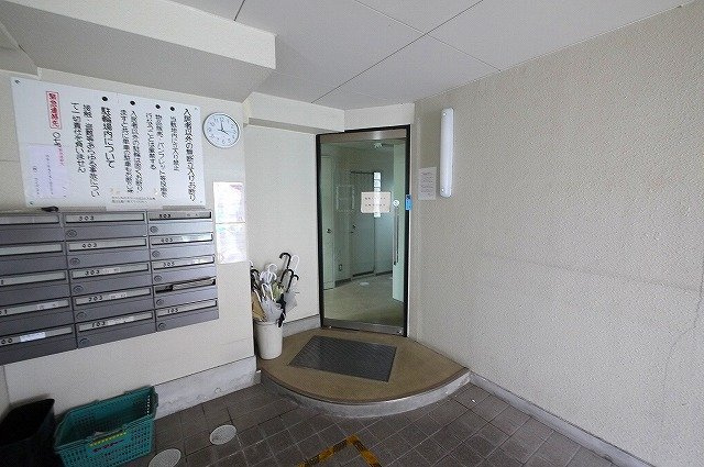 ライズマンションのエントランス