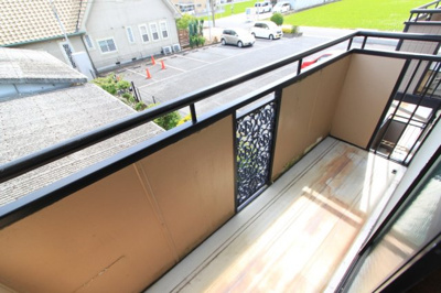 【バルコニー】 | ビレット・ルネ | バルコニーからの眺めを楽しみながら食事をしませんか