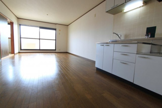 【居間・リビング】 | ビレット・ルネ | こちらのリビングで趣味の時間をお楽しみください