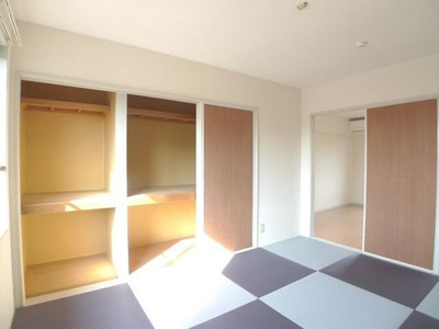 【寝室】 | パークスクエア | たっぷり収納付いてます