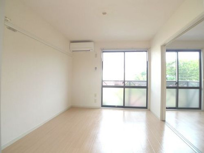 【居間・リビング】 | パークスクエア | ＤＫと繋げてＬＤＫとして広く使う事も可能です