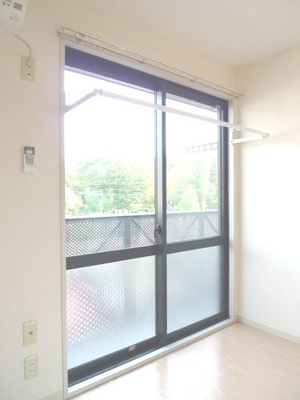 【設備】 | パークスクエア | 外に洗濯物を干すのに抵抗のある人にも安心な室内干し付いてます