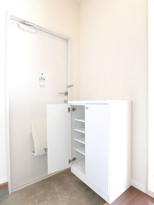 【内装】 | ベルテ伊藤 | シューズボックスついているので、片付いた玄関がキープ出来ます