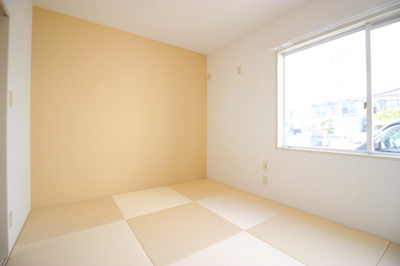 【寝室】 | ベルテ伊藤 | 窓も有りとても明るく落ち着ける和室のお部屋