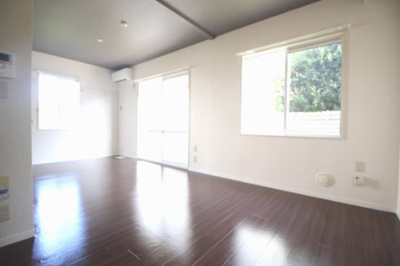 【洋室】 | ベルテ伊藤 | 日が沢山差し込む角部屋