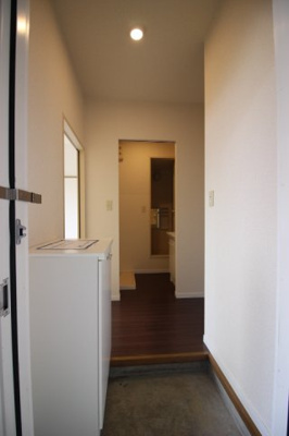 【玄関】 | ベルテ伊藤 | 収納もある玄関です