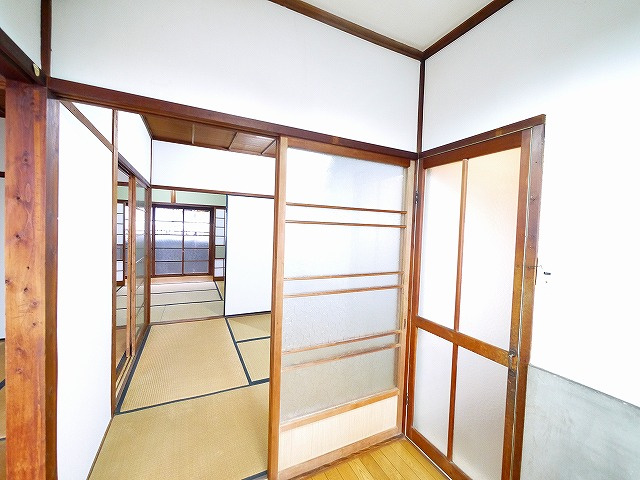 森中貸家の玄関|収納もある玄関です