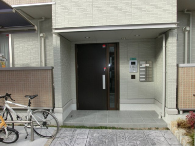 【エントランス】 | Ｄ－ｒｏｏｍ西田辺 | ゆとりのあるエントランスです