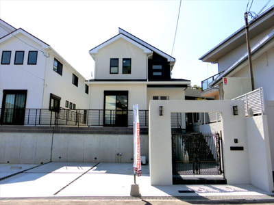 【外観】 | 吹田市青山台3丁目　新築一戸建て | 【現地モデルハウス】人気の青山台で限定2区画販売♪　　　　　　　　　　　　　　