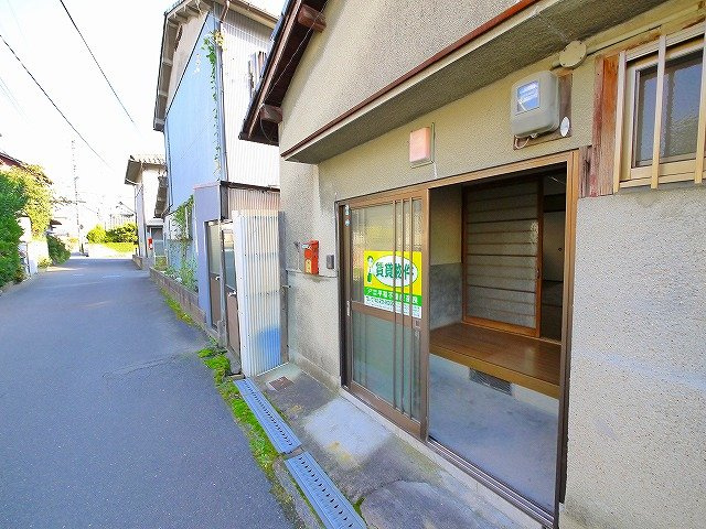 石川住宅のその他共用部分|レトロな外観です。