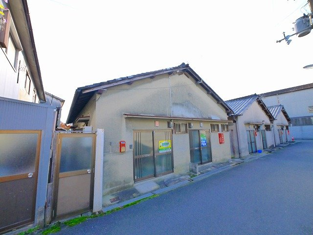 石川住宅の外観|レトロな外観です。