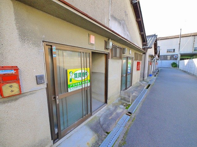 石川住宅のその他共用部分|レトロな外観です。