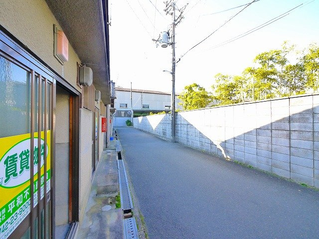 石川住宅のその他共用部分|レトロな外観です。