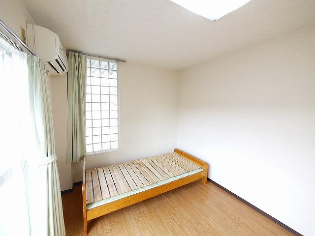 ディアコート奈良（南半田西町）の洋室|明るい洋室です