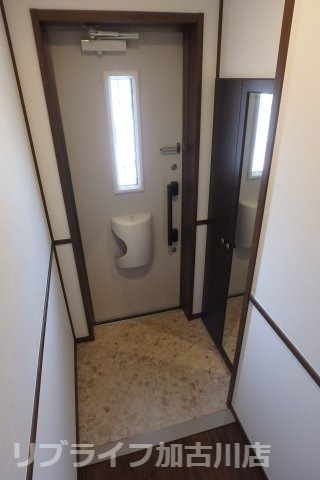 ラヴィータローザの玄関