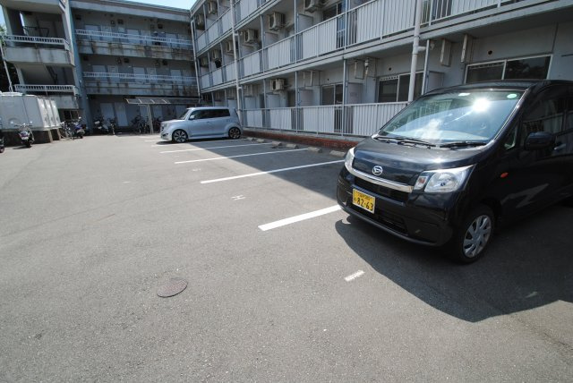 アレグリア久留米の駐車場