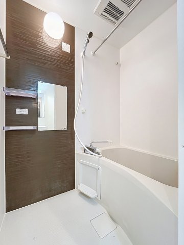 【浴室】 | La-Fina Wakabayashi | ★浴室乾燥機付きで雨の日のお洗濯も安心です★