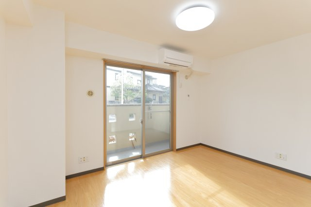 ラウンド・Mの洋室