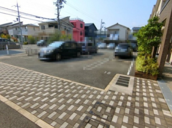 ファミリアの駐車場