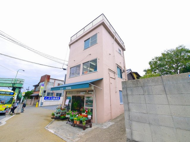 若草ビルの外観