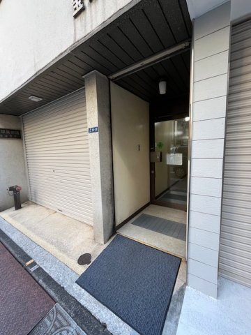 宝永ビルのエントランス