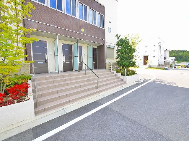 エクラージュのエントランス