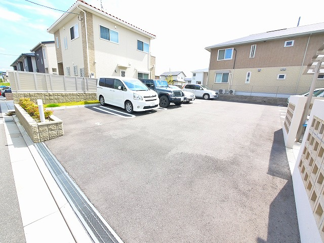 エクラージュの駐車場