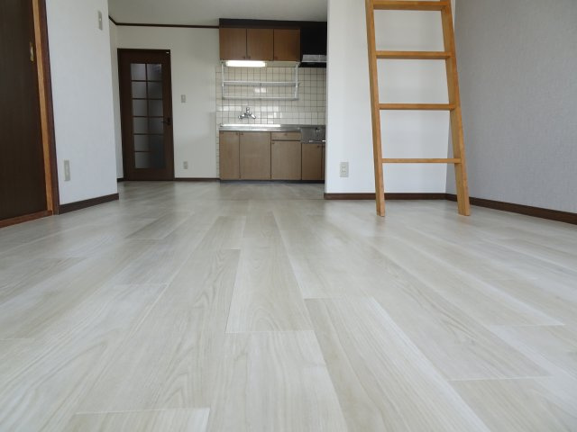 ラポールおおいＡの居間・リビング