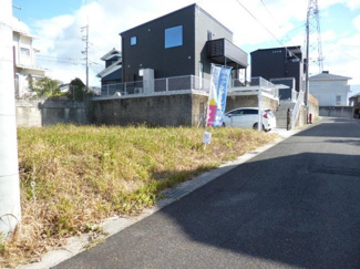 【前面道路含む現地写真】