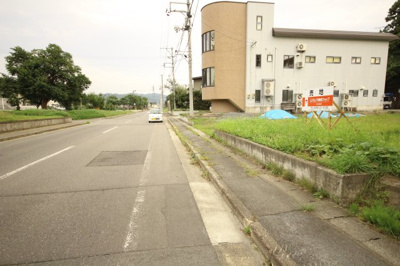 【前面道路含む現地写真】 | 米沢市通町2丁目　土地