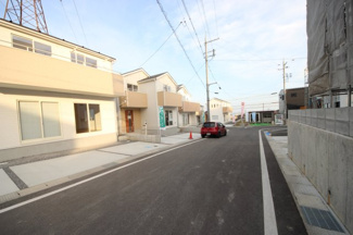 【前面道路含む現地写真】