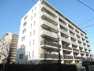【外観】 | グランシーナ多摩川 | 1階住戸！ガーデニング等を楽しむ事が出来る専用庭・荷物の積み下ろしにも便利な専用カーポート付です♪