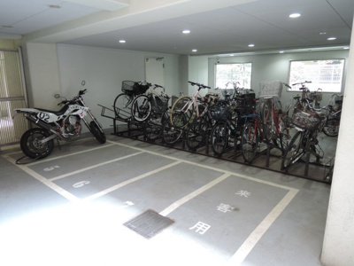 【その他共用部分】 | イクシア溝の口 | バイク置場